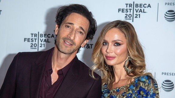 Die Ex-Frau des früheren Hollywood-Moguls Weinstein , Georgina Chapman, mit ihrem neuen Partner , Schauspieler Adrin Brody, bei der Ankunft auf dem roten Teppich vom New Yorker Tribeca Festival.