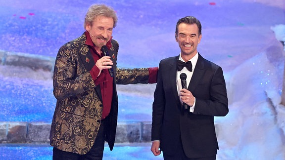 Florian Silbereisen und Moderator Thomas Gottschalk während der ARD Fernsehshow Das Adventsfest der 100.000 Lichter