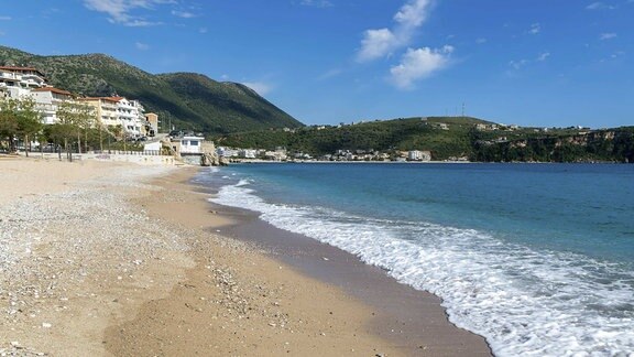 Strand von Himare an der albanischen Riviera