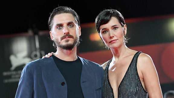 Luca Marinelli und Alissa Jung bei einer Premiere