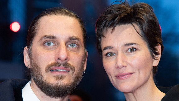 Luca Marinelli und Alissa Jung bei einer Premiere