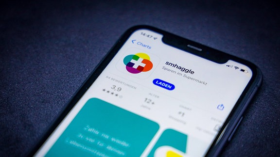 Eine App ist auf einem Smartphone geöffnet.