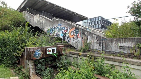 Ruine des früheren Bahnhofs München Olympiastadion