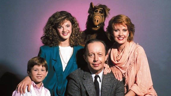 Benji Gregory, Andrea Elson, Alf, Anne Schedeen & Max Wright 