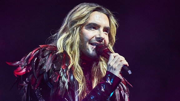 Bill Kaulitz von Tokio Hotel live bei einem Konzert von 'The Tour 2025' in der Swiss Life Hall. 