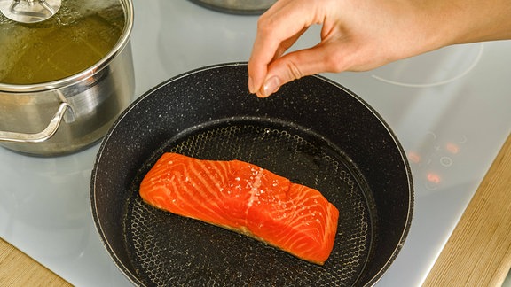 Fetter Fisch wie Lachs ist gesund
