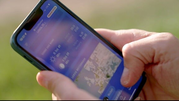 Geöffnete Wetter-App auf einem Smartphone
