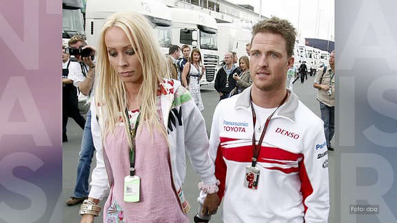 Cora und Ralf Schumacher, noch zusammen durch das Fahrerlager laufend