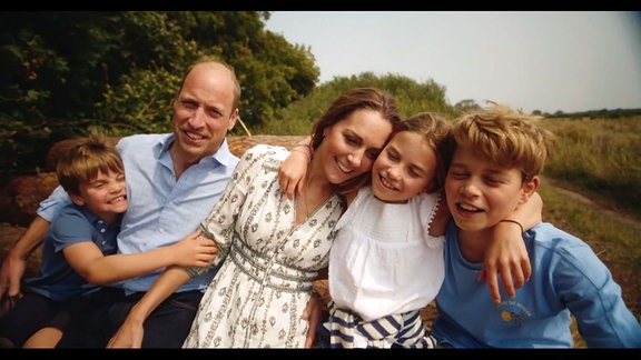 Prinzessin Kate mit ihrer Familie im Grünen