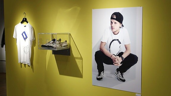 Ausstellungsstücke bei einer Auktion