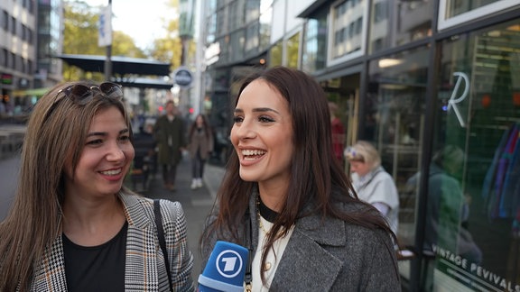 Zwei junge Frauen