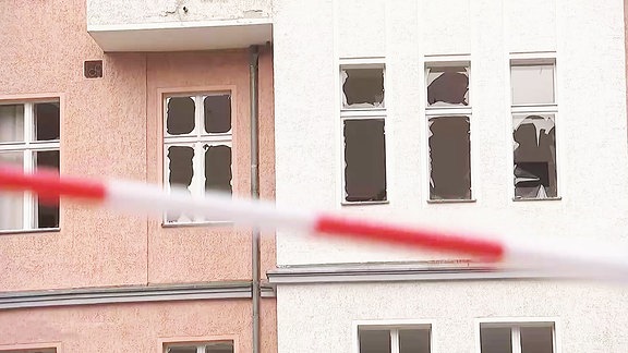 zerstörte Fensterscheiben in Schöneberg
