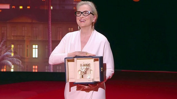 Meryl Streep präsentiert ihre goldenen Palme