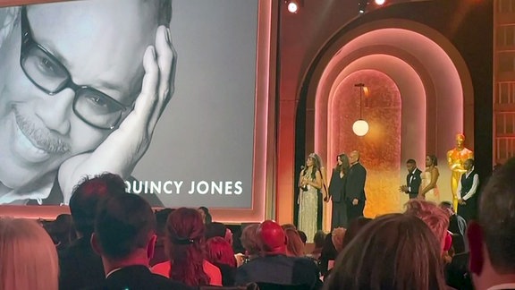 Präsantation des Ehrenoscars für den kürzlich verstorbenen Quincy Jones