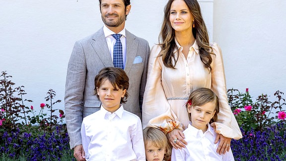 Schwedische Königsfamilie nimmt am Geburtstag der schwedischen Kronprinzessin teil, Prinz Carl Philip, Prinzessin Sofia, Prinz Alexander, Prinz Gabriel, Prinz Julian.