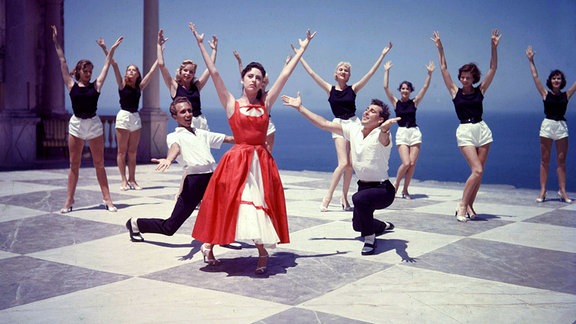 Caterina Valente als Revue-Star Marina.