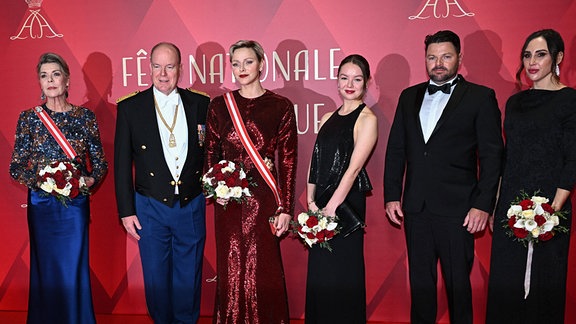 Gruppenfoto von Prinzessin Caroline von Hannover, Prinz Albert II von Monaco, Prinzessin Charlene von Monaco, Prinzessin Alexandra von Hannover, Sean Wittstock und seine Frau Chantell Violet Serfontein 