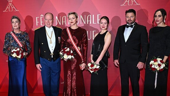 Gruppenfoto von Prinzessin Caroline von Hannover, Prinz Albert II von Monaco, Prinzessin Charlene von Monaco, Prinzessin Alexandra von Hannover, Sean Wittstock und seine Frau Chantell Violet Serfontein 
