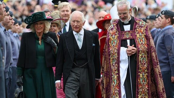 König Charles und Königin Camilla kommen zum königlichen Gründonnerstagsgottesdienst in der Kathedrale von Durham in Nordengland an