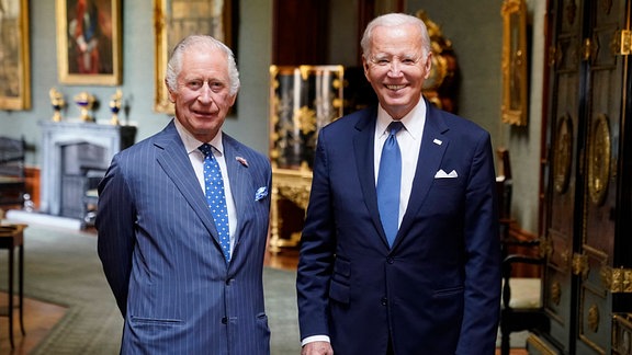 Portrait von Joe Biden und König Charles III.
