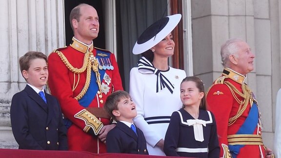 Trooping the Colour - König Charles mit Familie 