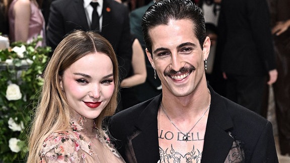 Dove Cameron und Damiano David auf dem roten Teppich