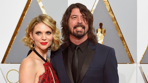 Jordyn Blum (links) und Dave Grohl 