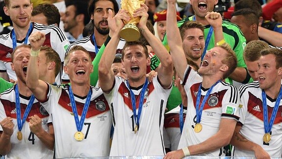 Die DFB-Mannschaft feiert den WM-Titel 2014
