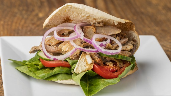 ein Döner auf einem Teller