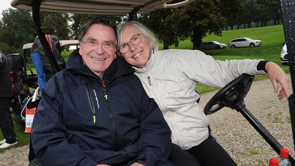 Schauspieler Elmar Wepper und seine Frau Anita nehmen im Golfclub Tutzing am Starnberger See am Tabaluga Golf Cup zugunsten der Michael Roll Stiftung, einer Treuhandstiftung der Tabaluga Kinderstiftung teil.