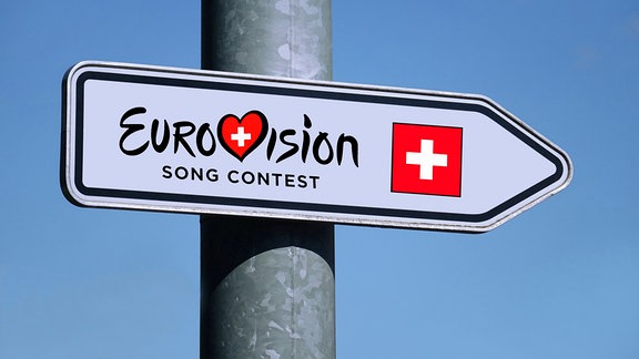 Auf einem Wegweiser befindet sich der Schriftzug Eurovision Song Contest und die Flagge der Schweiz.