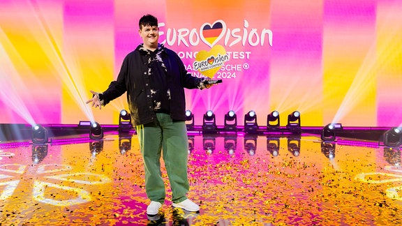 Isaak, Gewinner des deutschen ESC-Vorentscheids, steht am Ende des Eurovision Song Contest - Das deutsche Finale 2024 auf der Bühne. 