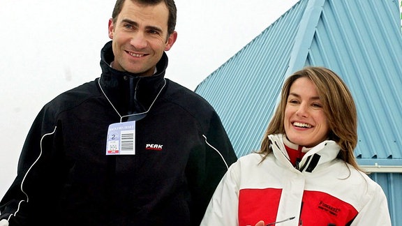Kronprinz Felipe von Spanien und seine Verlobte Letizia Ortiz posieren am 7.2.2004