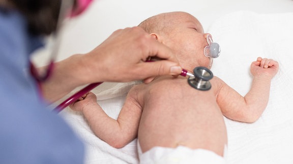 Baby beim Arzt