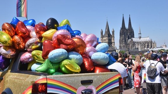 Teilnehmer des Christopher Street Day in Köln
