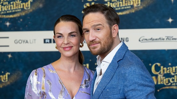 Frederick Lau, Schauspieler, und seine Frau Annika kommen im Mathäser Filmpalast zu der Premiere des Films Chantal im Märchenland.