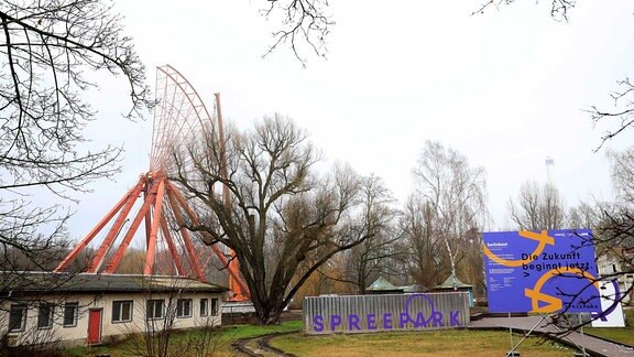 Rückbau eines Riesenrads im Freizeitpark Spreepark