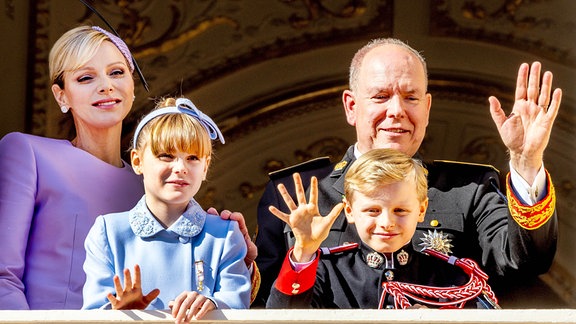Monte Carlo Fürst Jacques und Fürstin Gabriella sowie Fürst Albert II. und Fürstin Charlene von Monaco