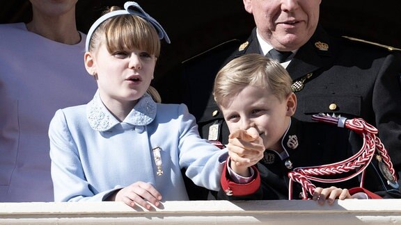 Monte Carlo Fürst Jacques und Fürstin Gabriella sowie Fürst Albert II. und Fürstin Charlene von Monaco