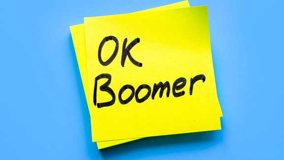 Ein gelber Zettel auf dem steht "OK Boomer"