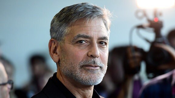 George Clooney, Schauspieler aus den USA, kommt zur Premiere des Films «Catch-22 - Der böse Trick» im GUE Cinema Westfield