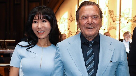 Altbundeskanzler Gerhard Schröder mit seiner Frau Soyeon Kim