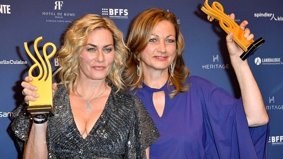 Gesine Cukrowski und Silke Burmester bei der Verleihung des Deutschen Schauspielpreises 2023 im Restaurant Spindler & Klatt.