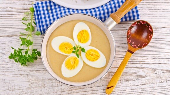 Eier mit Senfsauce.