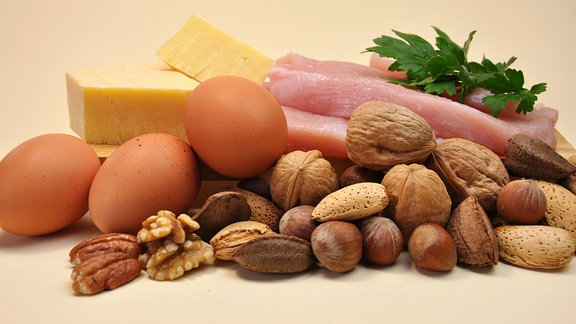 Fleisch, Käse, Eier, Nüsse
