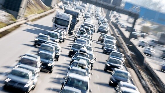 Dichter Verkehr auf der Autobahn