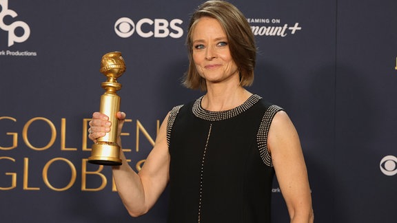 Golden Globes:Jodie Foster präsentiert ihren Preis.