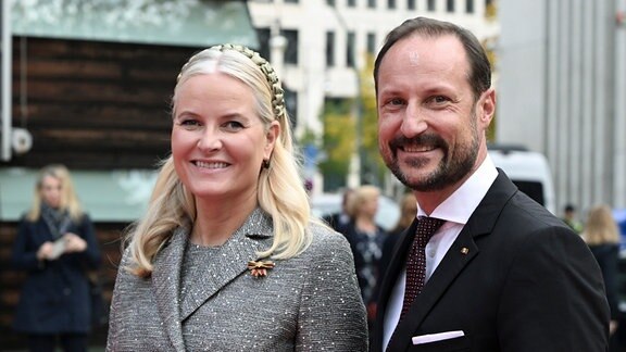 Der norwegische Kronprinz Haakon und Kronprinzessin Mette-Marit kommen zu einer Feier zum 25. Jubiläum der nordischen Botschaft.