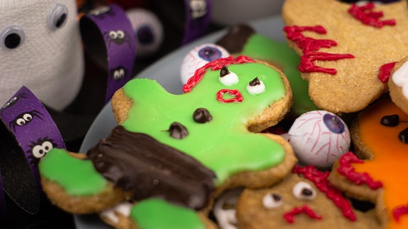 Bunte Halloweenkekse