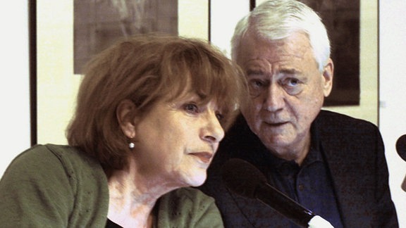 Die Schauspielerin Hannelore Hoger und der Schriftsteller Alexander Kluge bereiten sich auf ihre gemeinsame Lesung zur Eröffnung des "Literarischen Herbstes" in Leipzig vor.